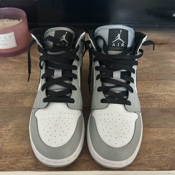 Athletic_Shoes